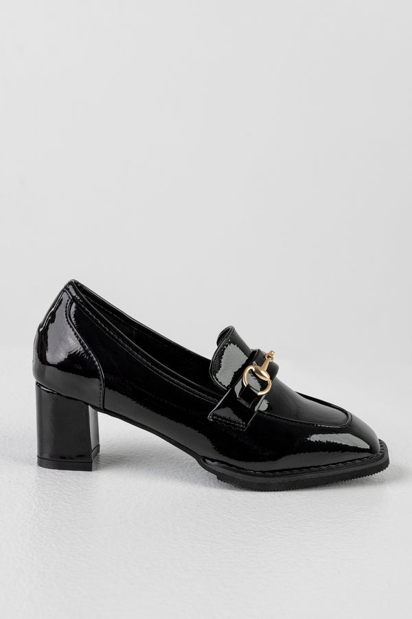 Heeled patent women shoes with chain