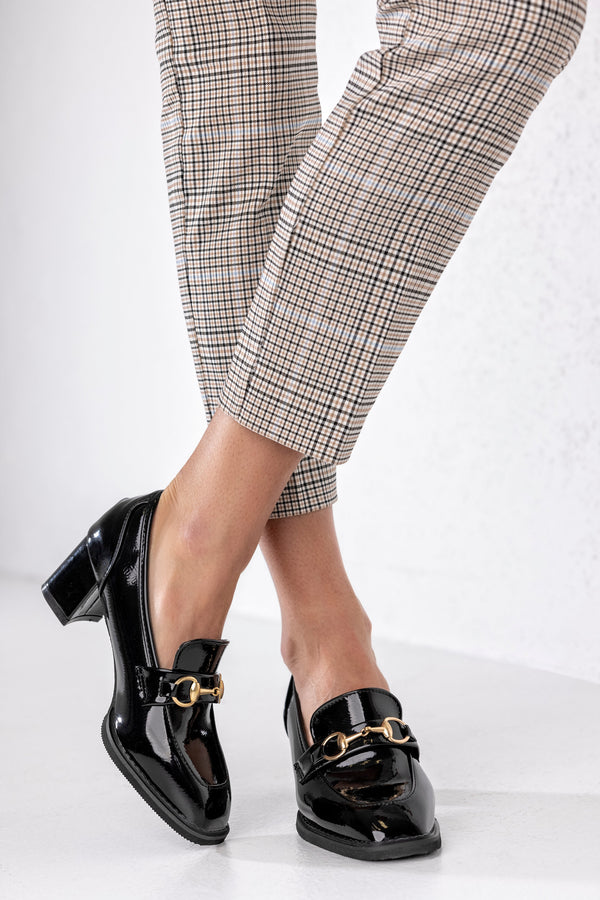 Heeled patent women shoes with chain