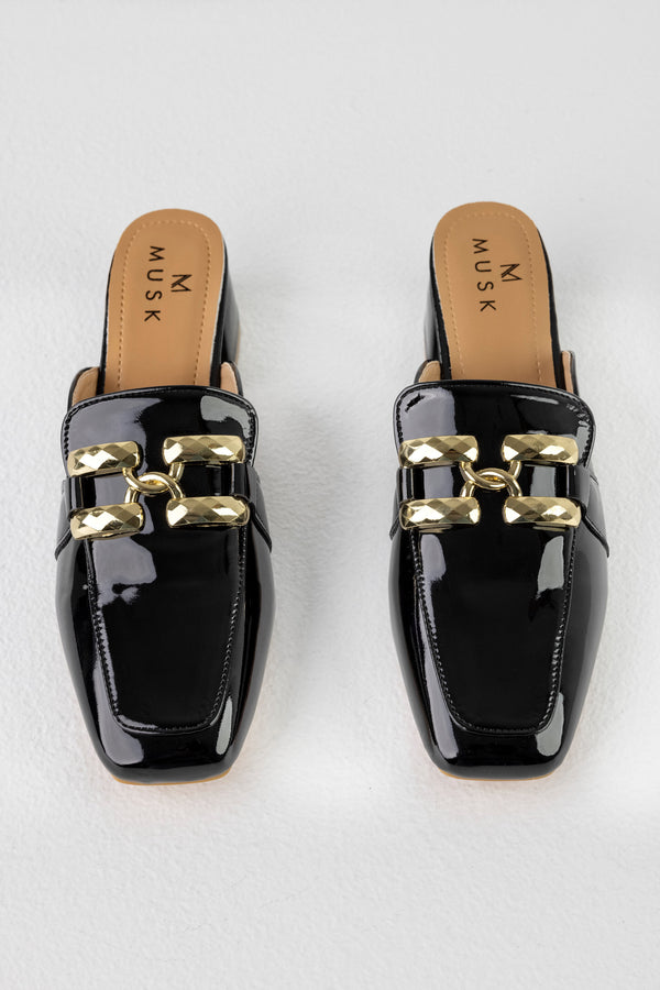 Heeled mules with chain