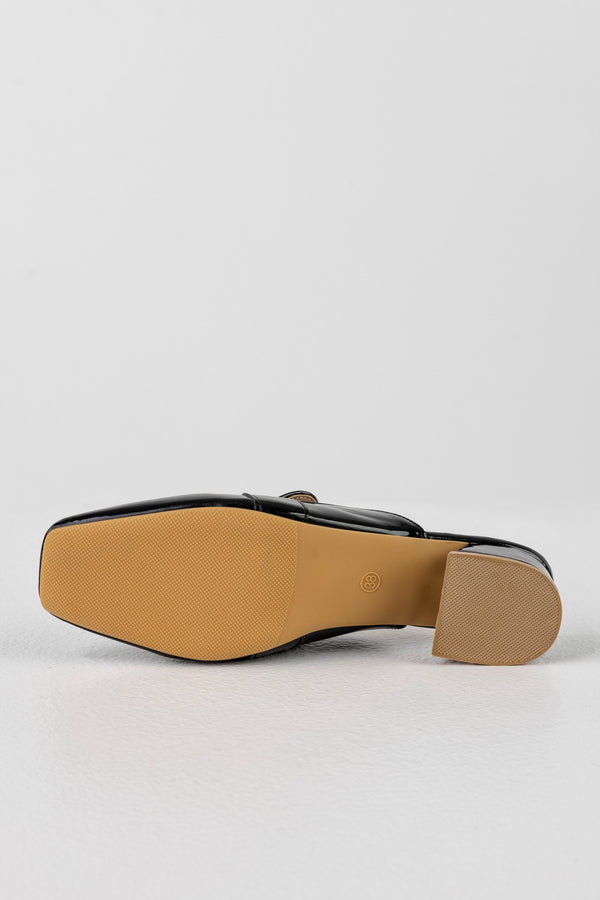 Heeled mules with chain