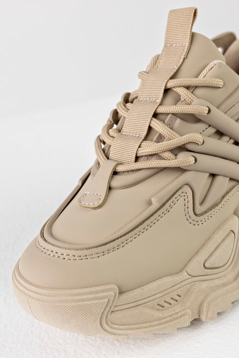 Lace-up fastening sneakers