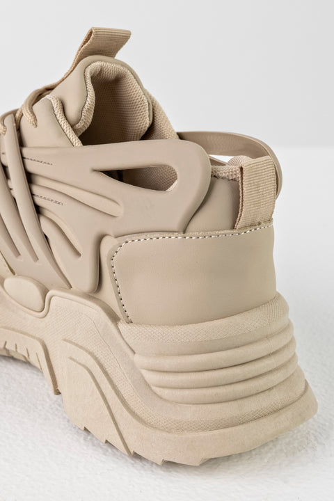 Lace-up fastening sneakers