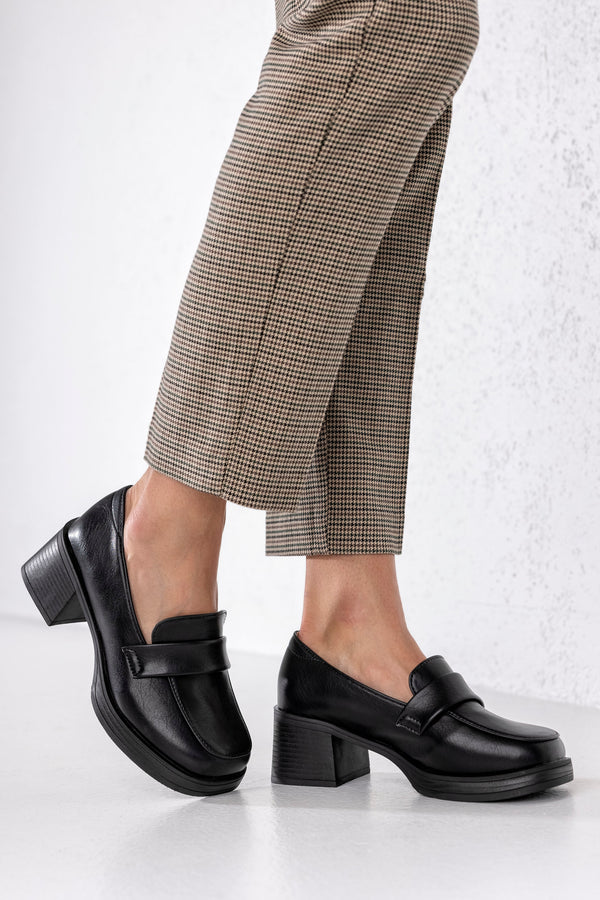 Heeled loafers