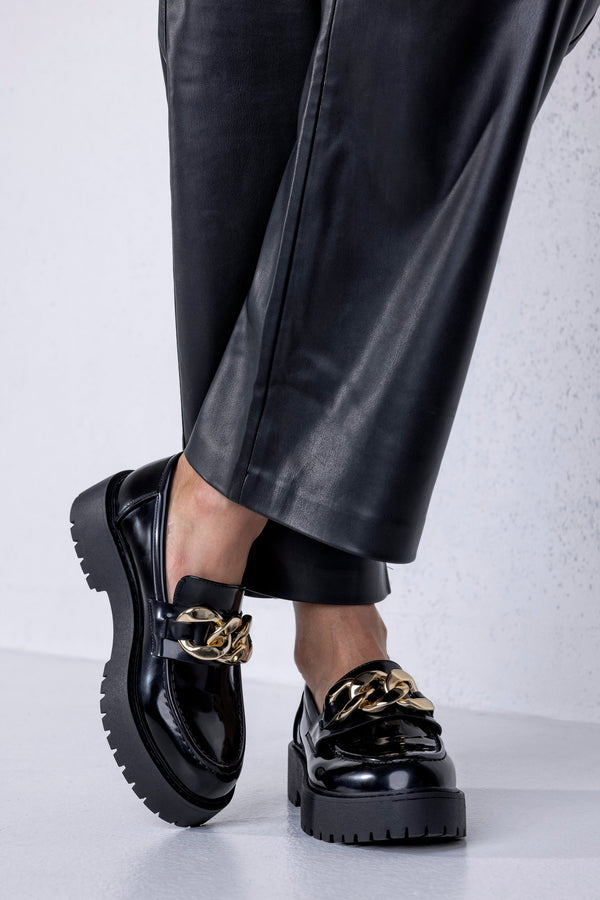 Mocassins à semelle épaisse avec chaînette