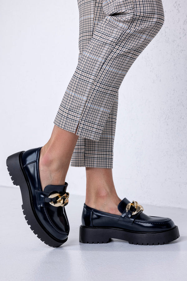 Mocassins à semelle épaisse avec chaînette