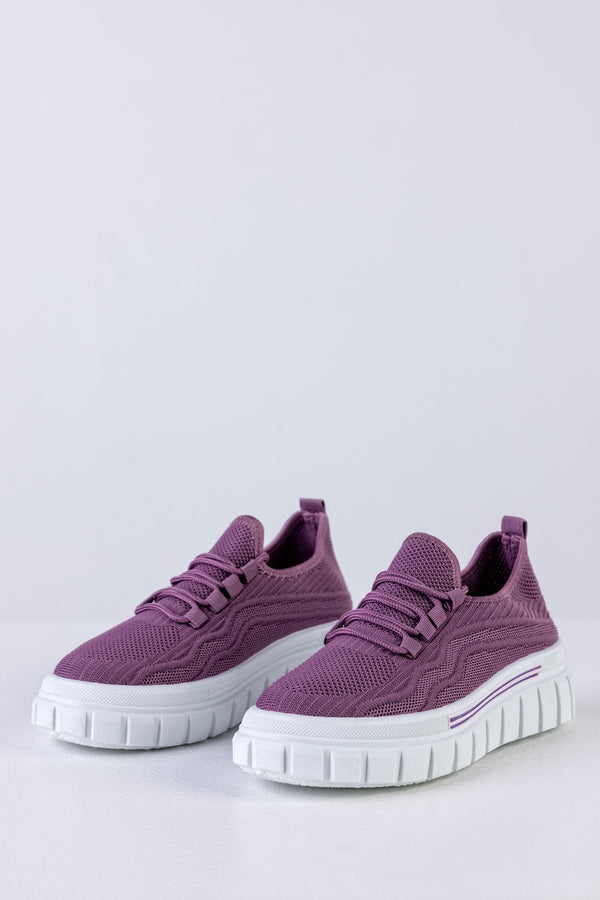 Knitted sneakers with laces