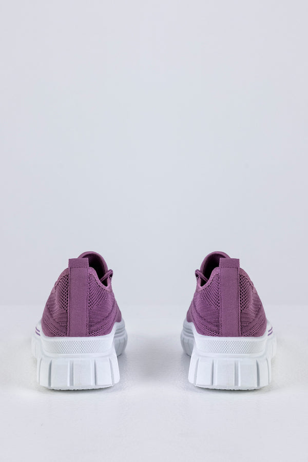 Knitted sneakers with laces
