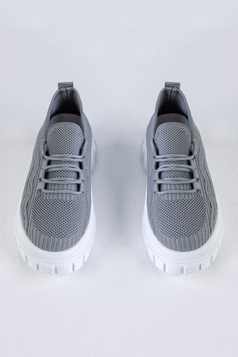 Knitted sneakers with laces