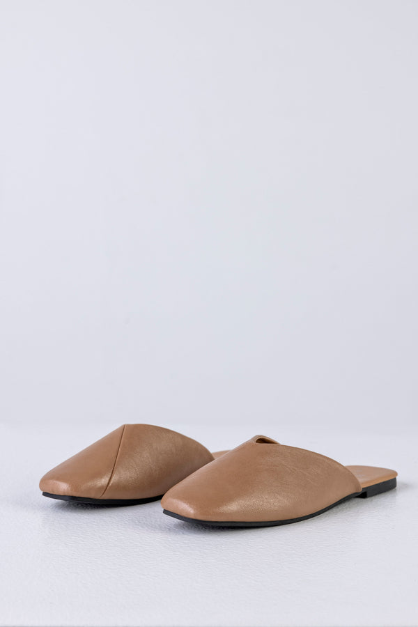 Flat sole mules