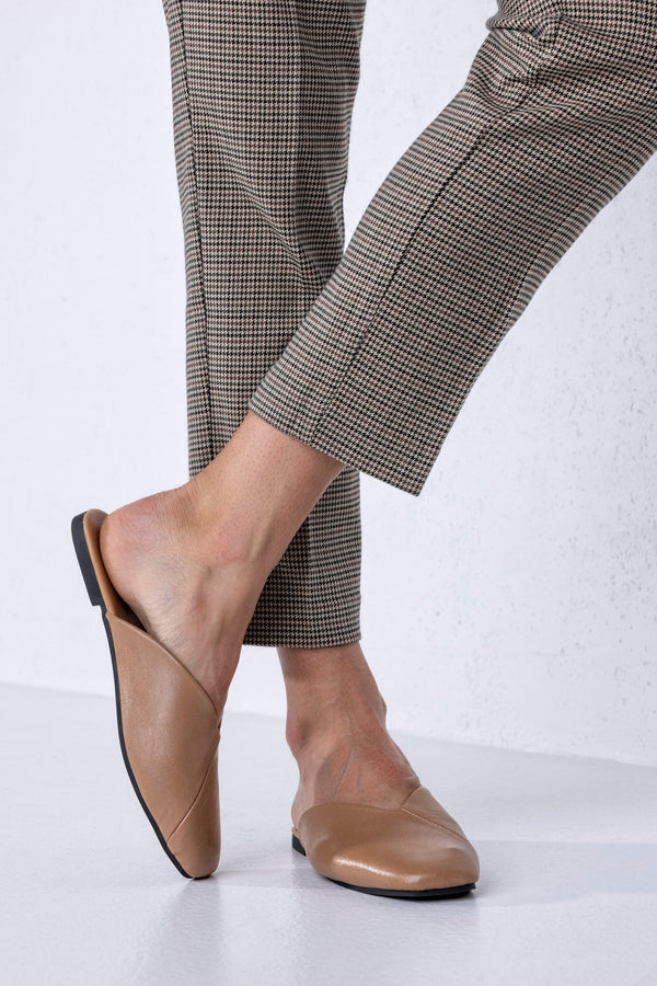 Flat sole mules