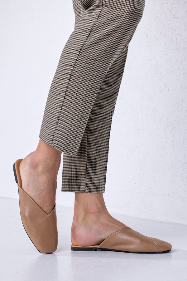Flat sole mules