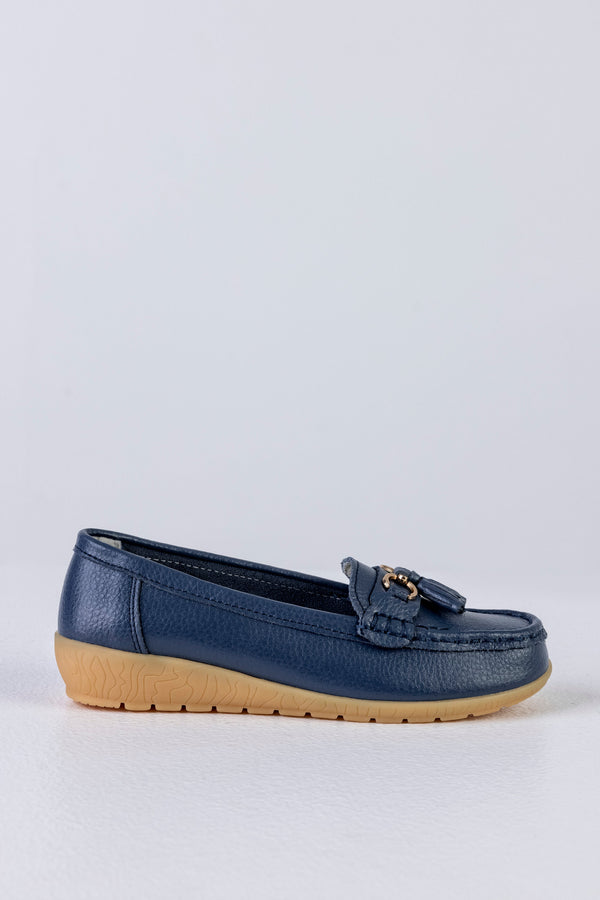 Leather moccasins with tassels