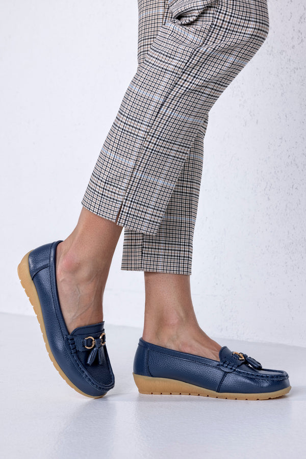 Leather moccasins with tassels