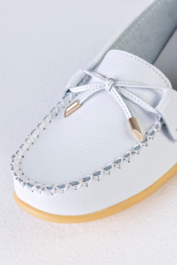 Leather moccasins with ribbon