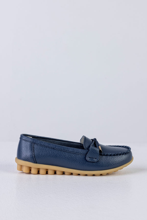 Leather moccasins with ribbon