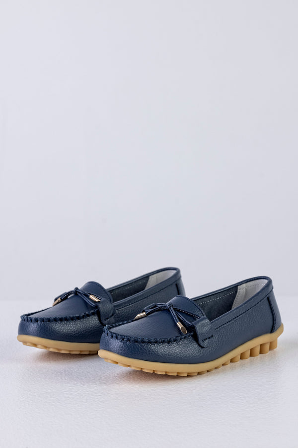 Leather moccasins with ribbon