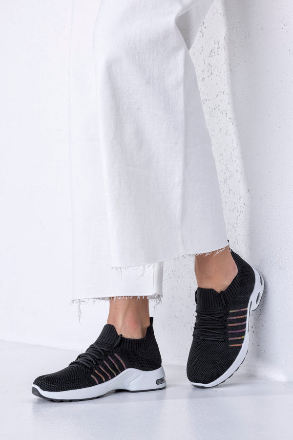 Knitted sneakers with laces