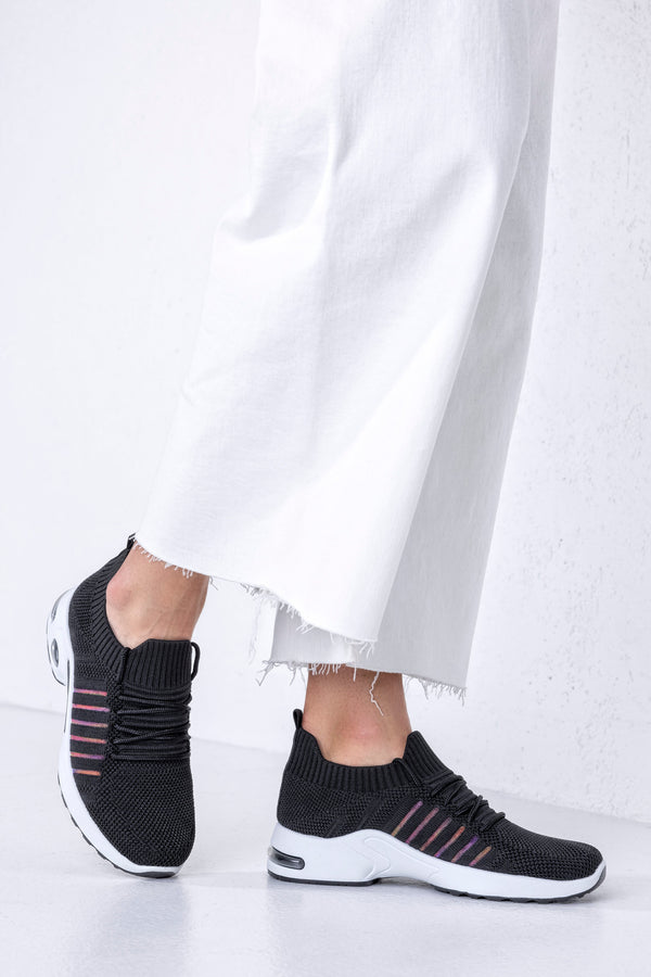 Knitted sneakers with laces
