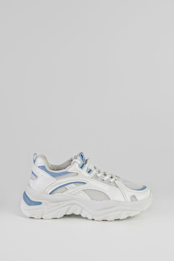 Lace-up fastening sneakers