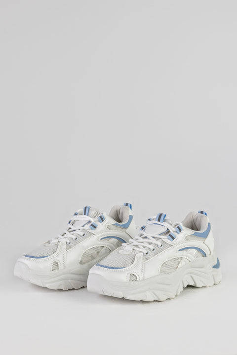 Lace-up fastening sneakers