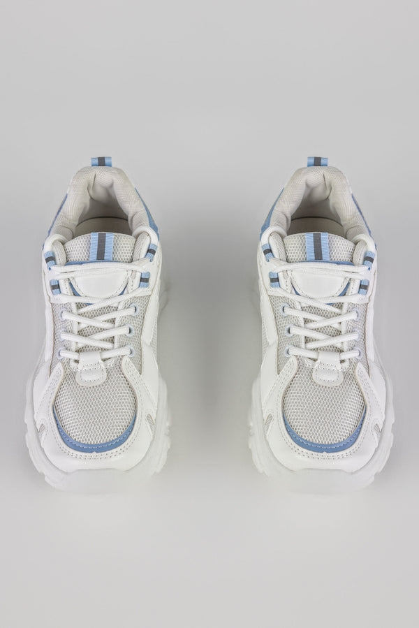 Lace-up fastening sneakers