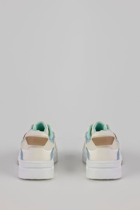 Lace-up fastening sneakers