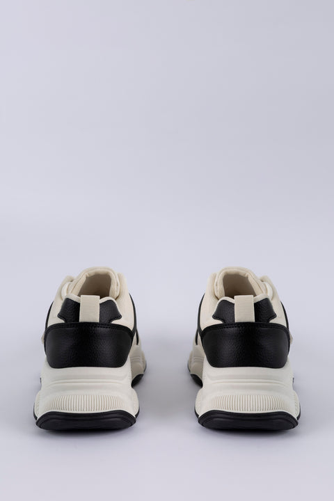 Lace-up fastening sneakers