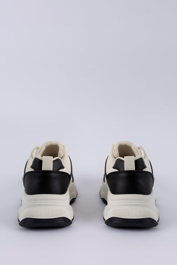 Lace-up fastening sneakers