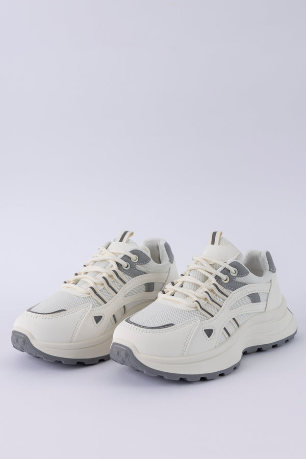 Lace-up fastening sneakers