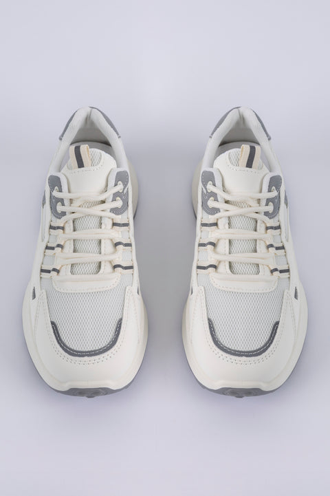 Lace-up fastening sneakers