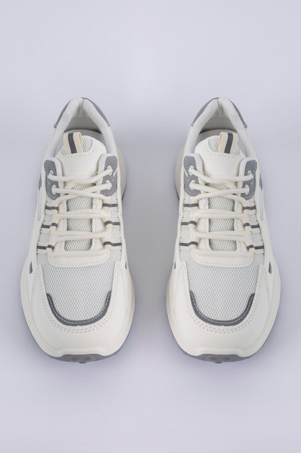 Lace-up fastening sneakers