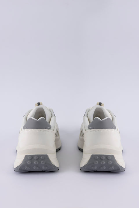 Lace-up fastening sneakers