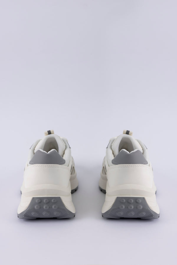 Lace-up fastening sneakers