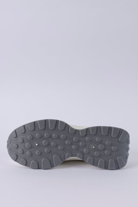 Lace-up fastening sneakers