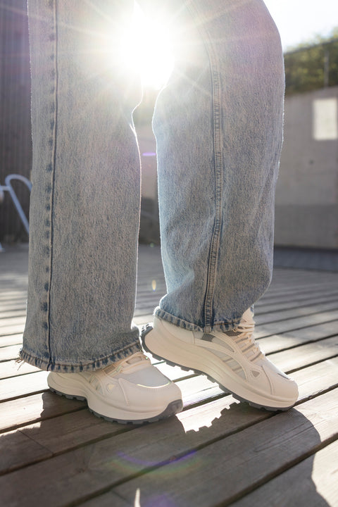 Lace-up fastening sneakers