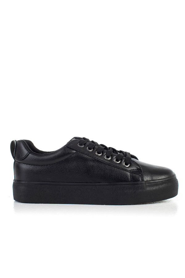 Platform sole sneakers
