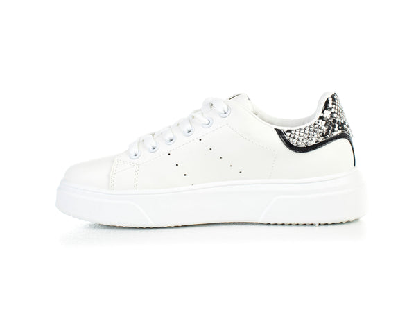 Platform sole sneakers