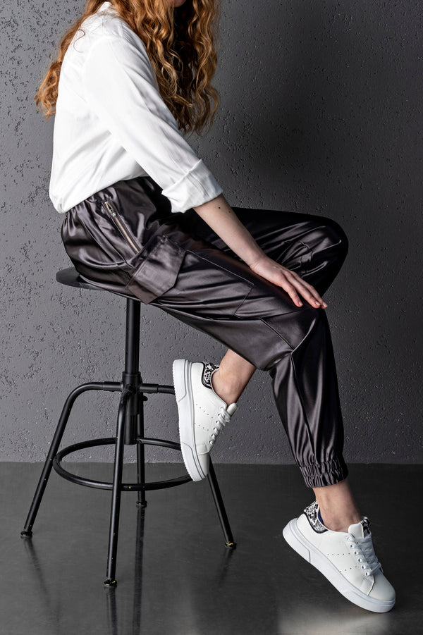 Platform sole sneakers