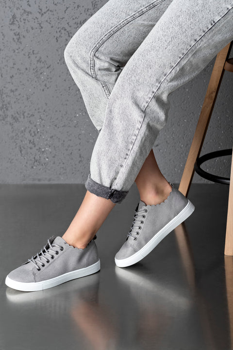 Lace-up, flat sole shoes