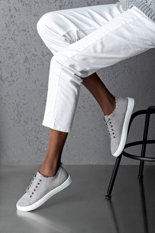 Lace-up, flat sole shoes