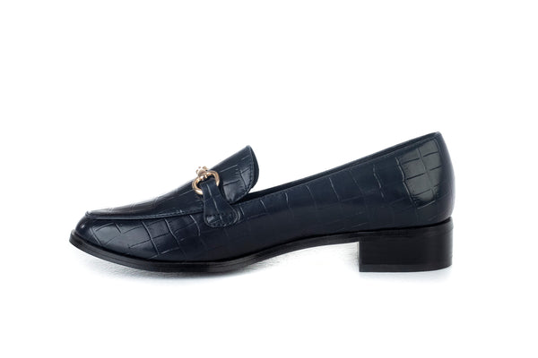 Loafers with buckle