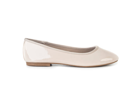 Round toe patent ballerinas