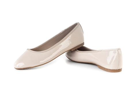 Round toe patent ballerinas