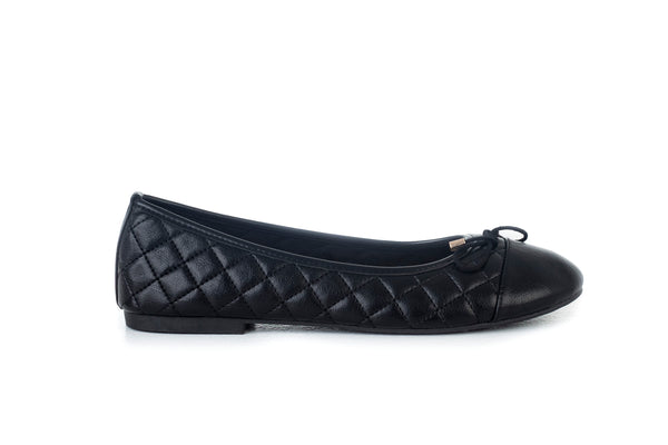 Round toe ballerinas with ribbon