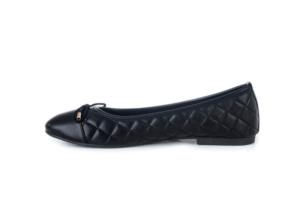 Round toe ballerinas with ribbon