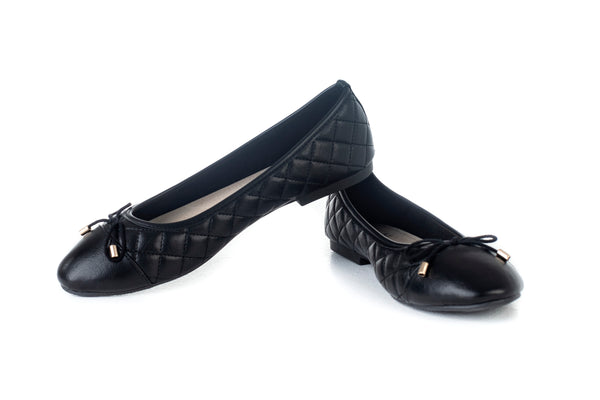 Round toe ballerinas with ribbon