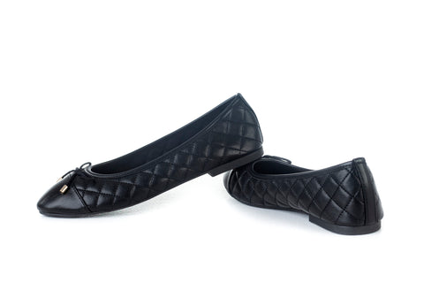 Round toe ballerinas with ribbon