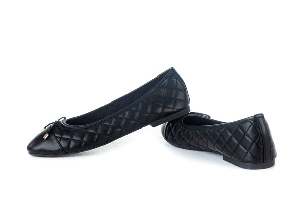 Round toe ballerinas with ribbon