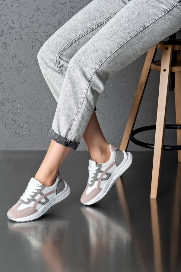 Lace-up fastening sneakers