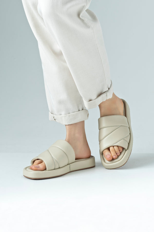 Sandales à enfiler en cuir matelassé et rembourrées